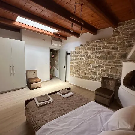 Camara House Pitsidia